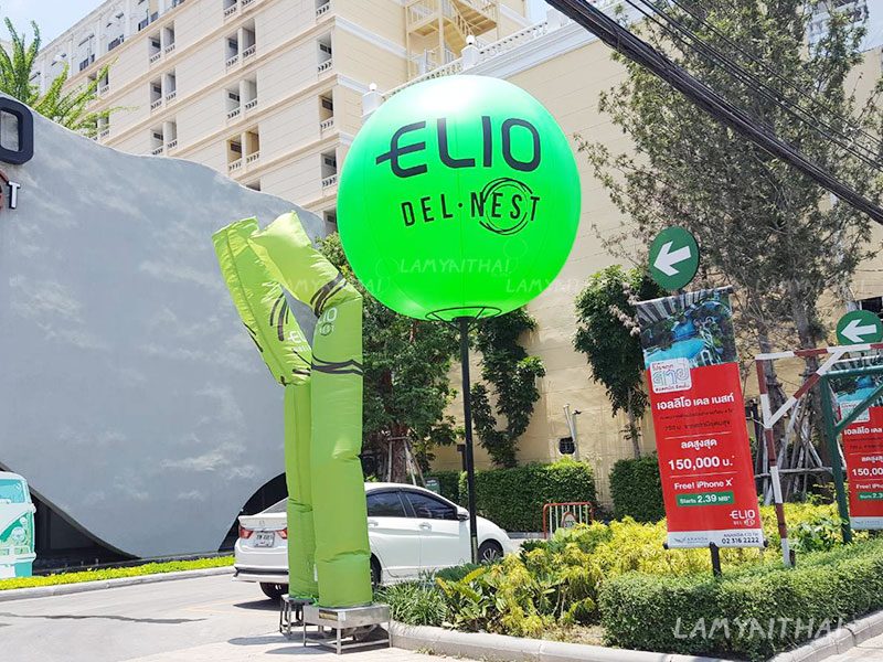 บอลลูนโฆษณาสีเขียว ELIO DEL NEST คู่สกายทูปหน้าโครงการคอนโด