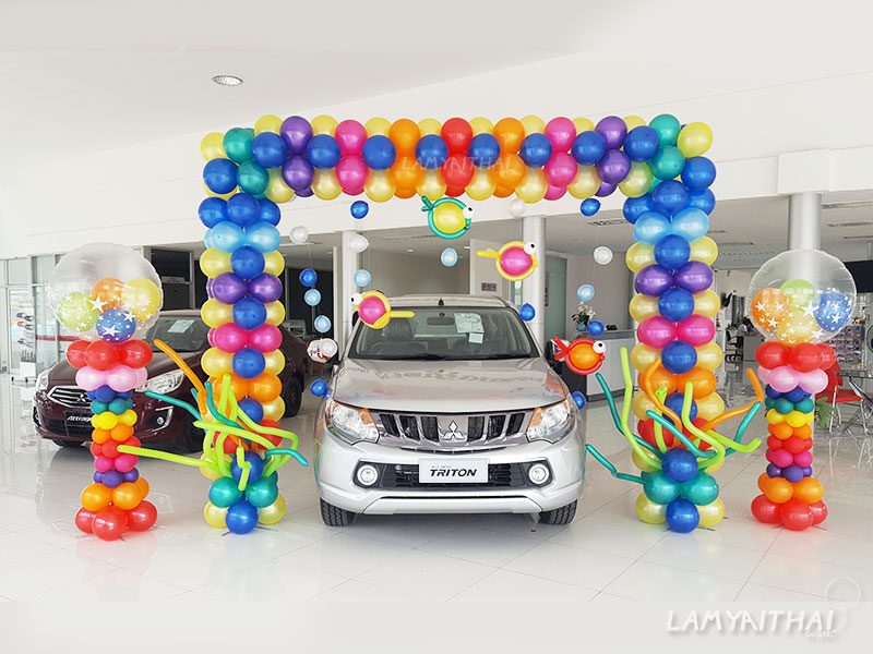 ซุ้มลูกโป่งหลากสีธีมใต้ทะเล ตกแต่งรถ Triton ในโชว์รูมมิตซูบิชิ