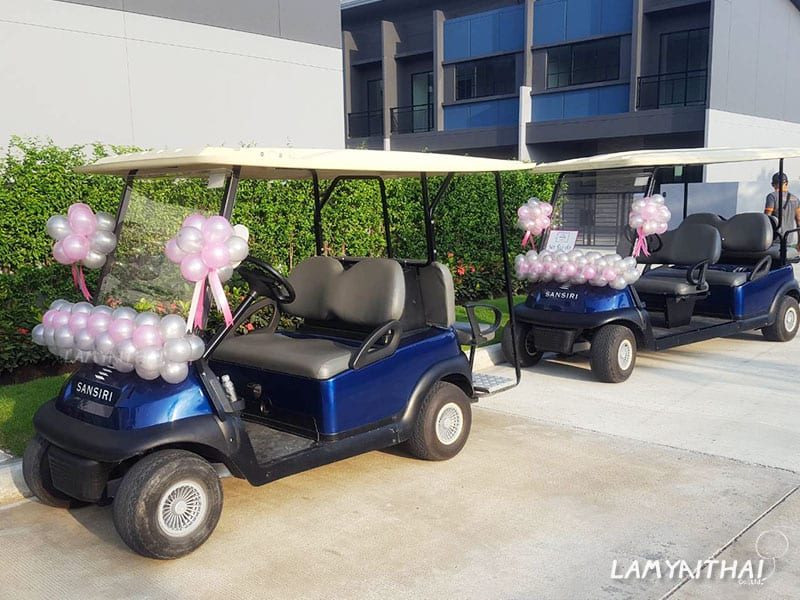 ลูกโป่งตกแต่งโทนชมพูเงินบนรถกอล์ฟ โครงการบ้านแสนสิริ