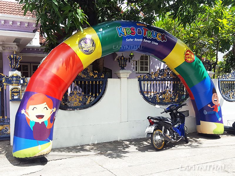 ซุ้มพองลมสีรุ้งพิมพ์ลายการ์ตูนงาน Kids & Truck รณรงค์ความปลอดภัยบนถนน