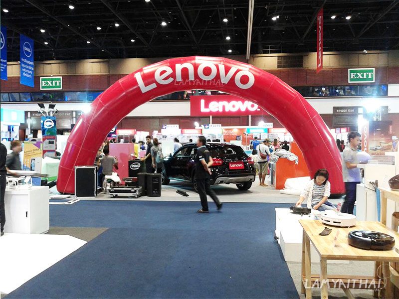 ซุ้มพองลมสีแดง Lenovo ตกแต่งบูธในงานแสดงสินค้าไอที